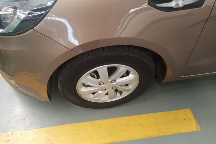 Used Kia K2 2015 Sedan 1.4L Automatic GLS Left Front Wheel Hub