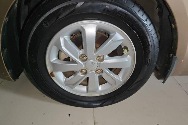 Used Kia K2 2015 Sedan 1.4L MT GLS Left Front Wheel Hub