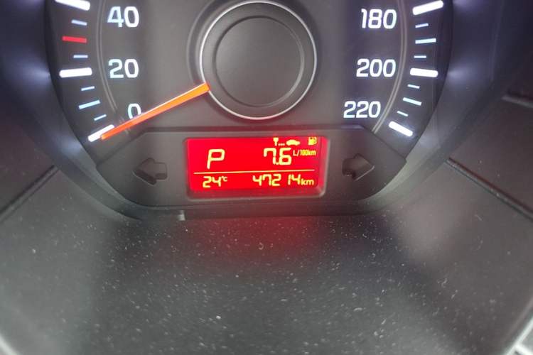Used Kia K2 2015 Hatchback 1.4L AT GLS Cool Edition Odometer Close Up