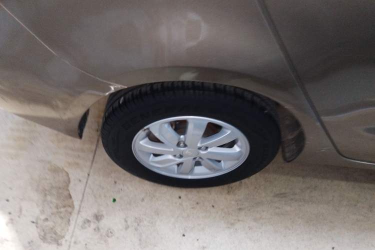 Used Kia K2 2015 Sedan 1.4L Automatic GLS Right Rear Wheel Hub