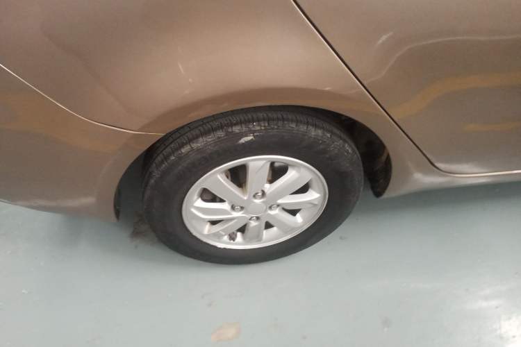 Used Kia K2 2015 Sedan 1.4L Automatic GLS Right Rear Wheel Hub