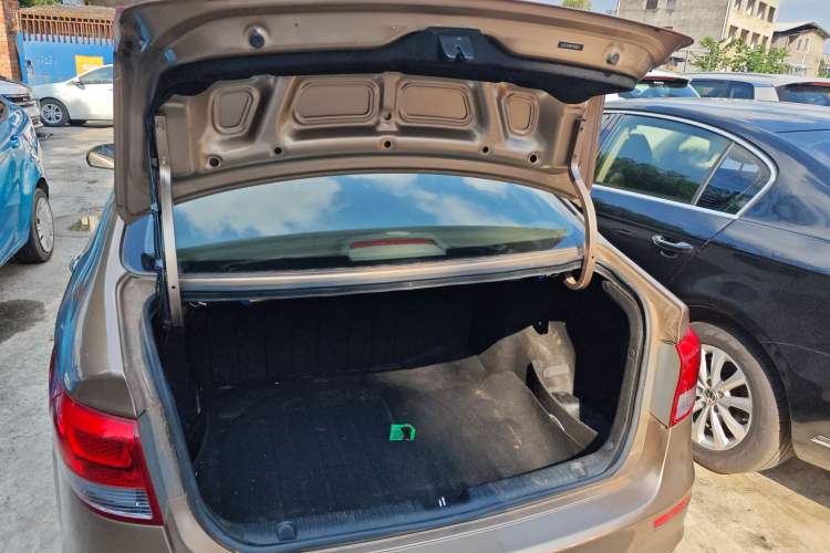 Used Kia K2 2015 Sedan 1.4L MT GLS Trunk