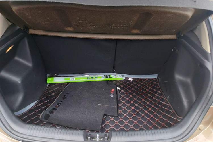 Used Kia K2 2015 Hatchback 1.4L AT GLS Cool Edition Trunk