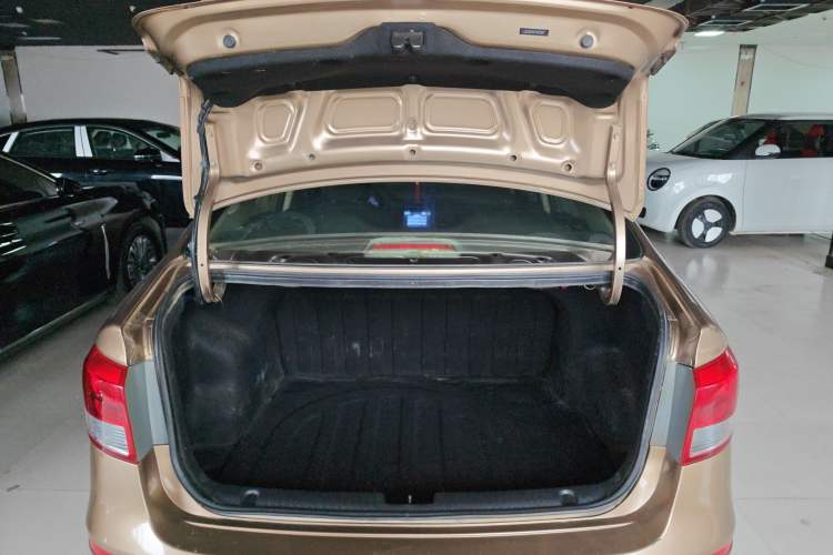 Used Kia K2 2015 Sedan 1.4L MT GLS Trunk