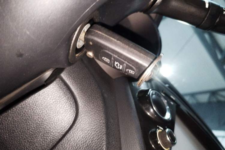 Used Kia K2 2015 Sedan 1.4L Automatic GLS Vehicle Key