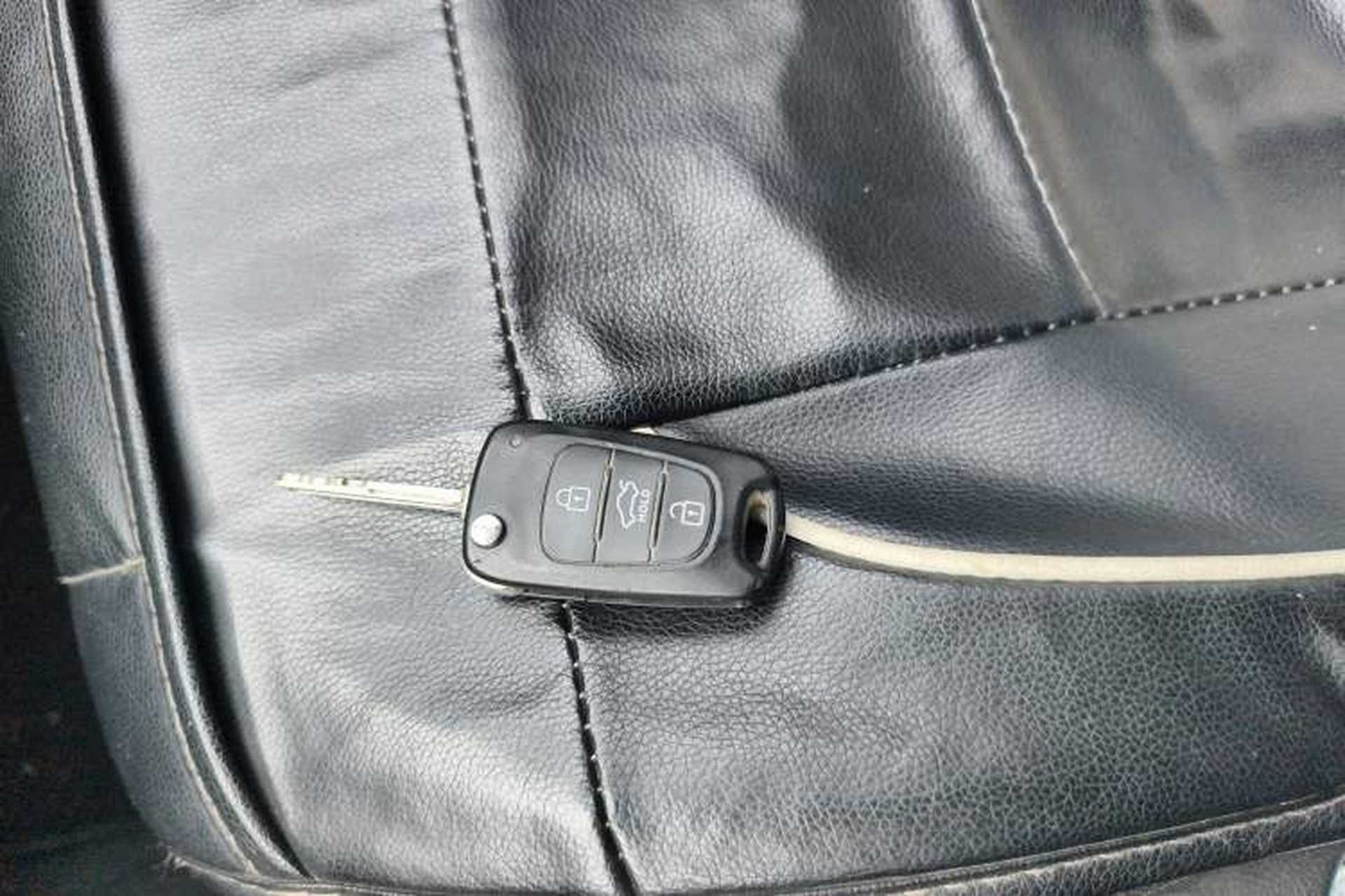 Used Kia K2 2015 Sedan 1.4L MT GLS Vehicle Key