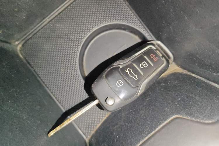 Used Kia K2 2015 Sedan 1.4L MT GLS Vehicle Key