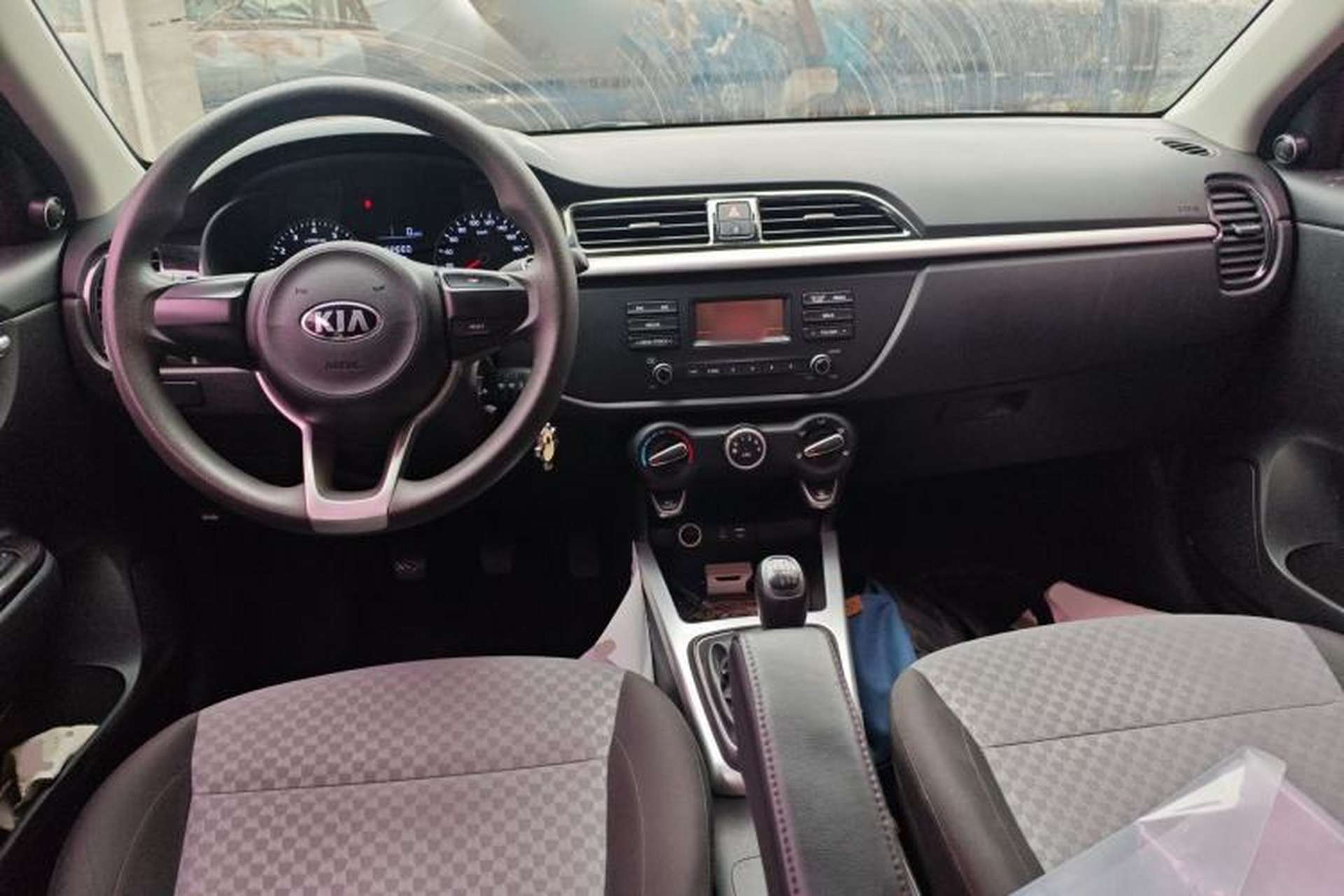 Used Kia K2 2017 Sedan 1.4L Manual Transmission GLS Center Console