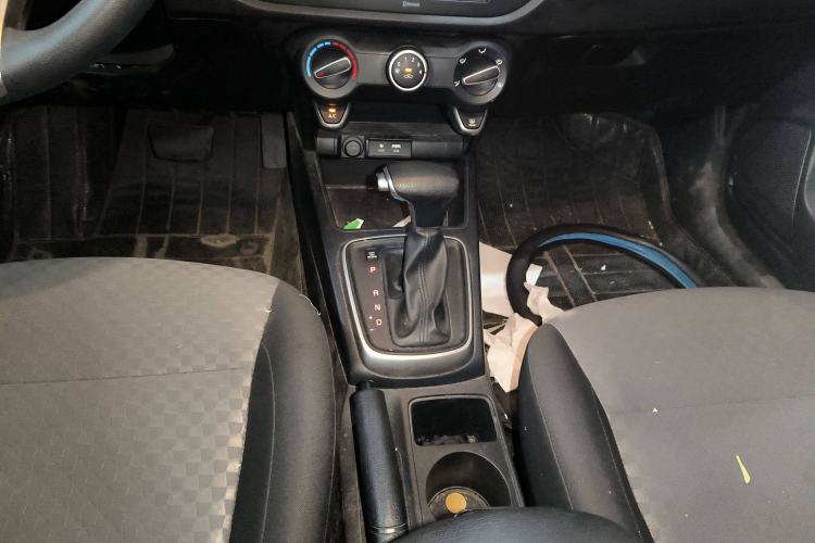 Used Kia K2 2017 Sedan 1.4L Automatic GLS Gear Lever