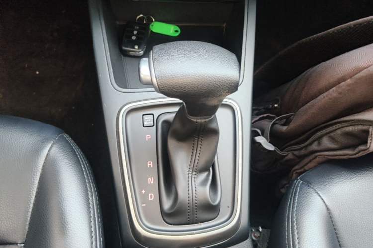 Used Kia K2 2017 Sedan 1.4L Automatic GLS Gear Lever