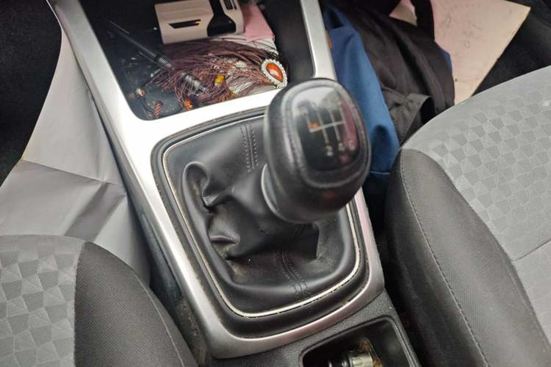Used Kia K2 2017 Sedan 1.4L Manual Transmission GLS Gear Lever
