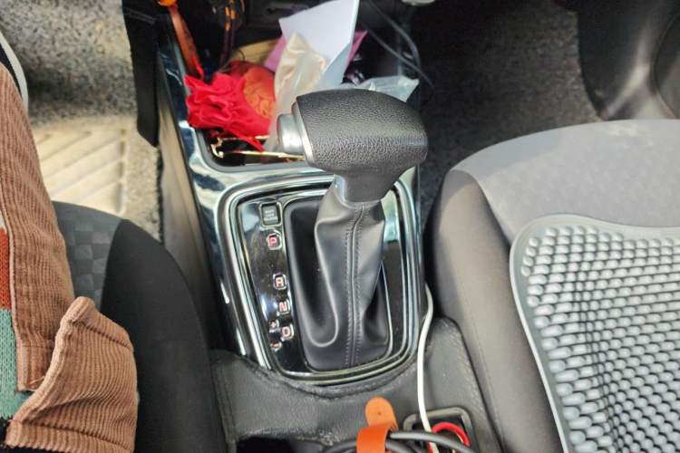 Used Kia K2 2017 Sedan 1.4L Automatic GLS Gear Lever