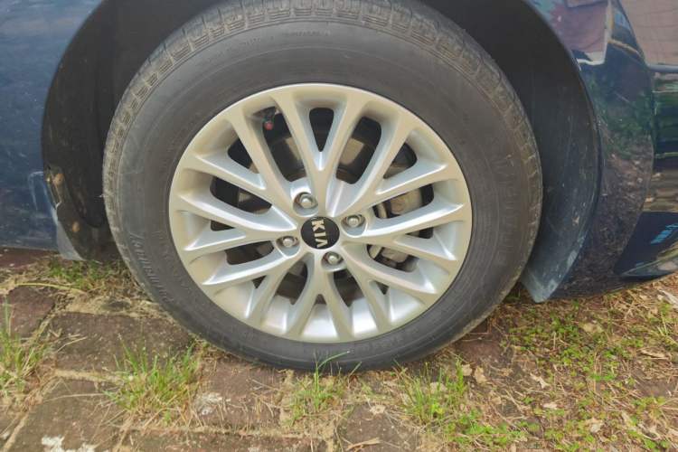 Used Kia K2 2017 Sedan 1.4L Automatic GLS Right Front Wheel Hub