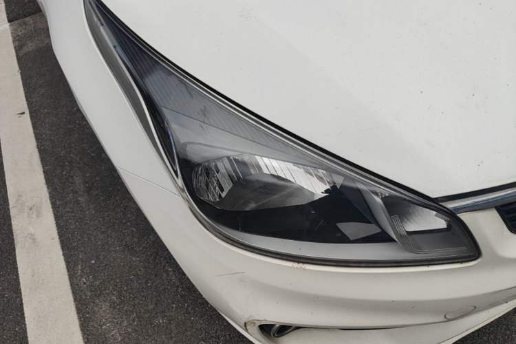 Used Kia K2 2017 Sedan 1.4L Manual Transmission GLS Right Front Headlight