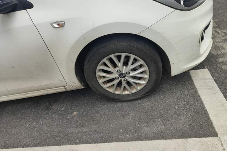Used Kia K2 2017 Sedan 1.4L Manual Transmission GLS Right Front Wheel Hub