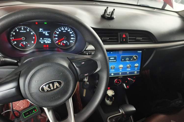 Used Kia K2 2017 Sedan 1.4L Automatic GLS Center Console