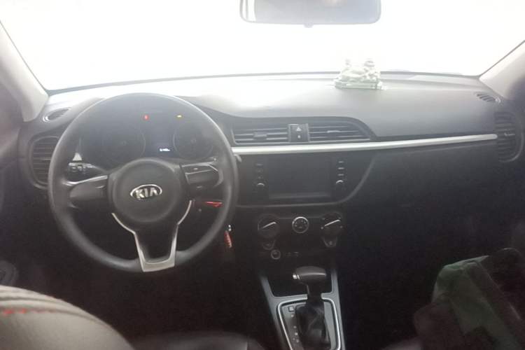 Used Kia K2 2017 Sedan 1.4L Automatic GLS Center Console