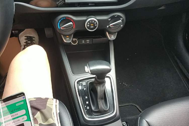 Used Kia K2 2017 Sedan 1.6L AT Premium Gear Lever