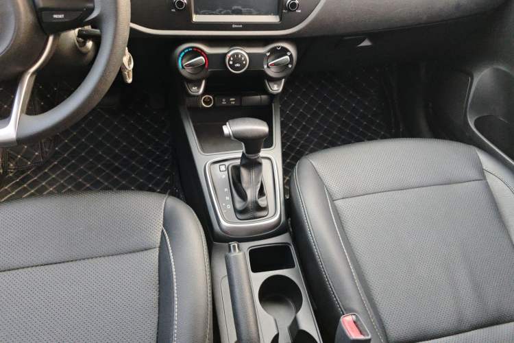 Used Kia K2 2017 Sedan 1.4L Automatic GLS Gear Lever