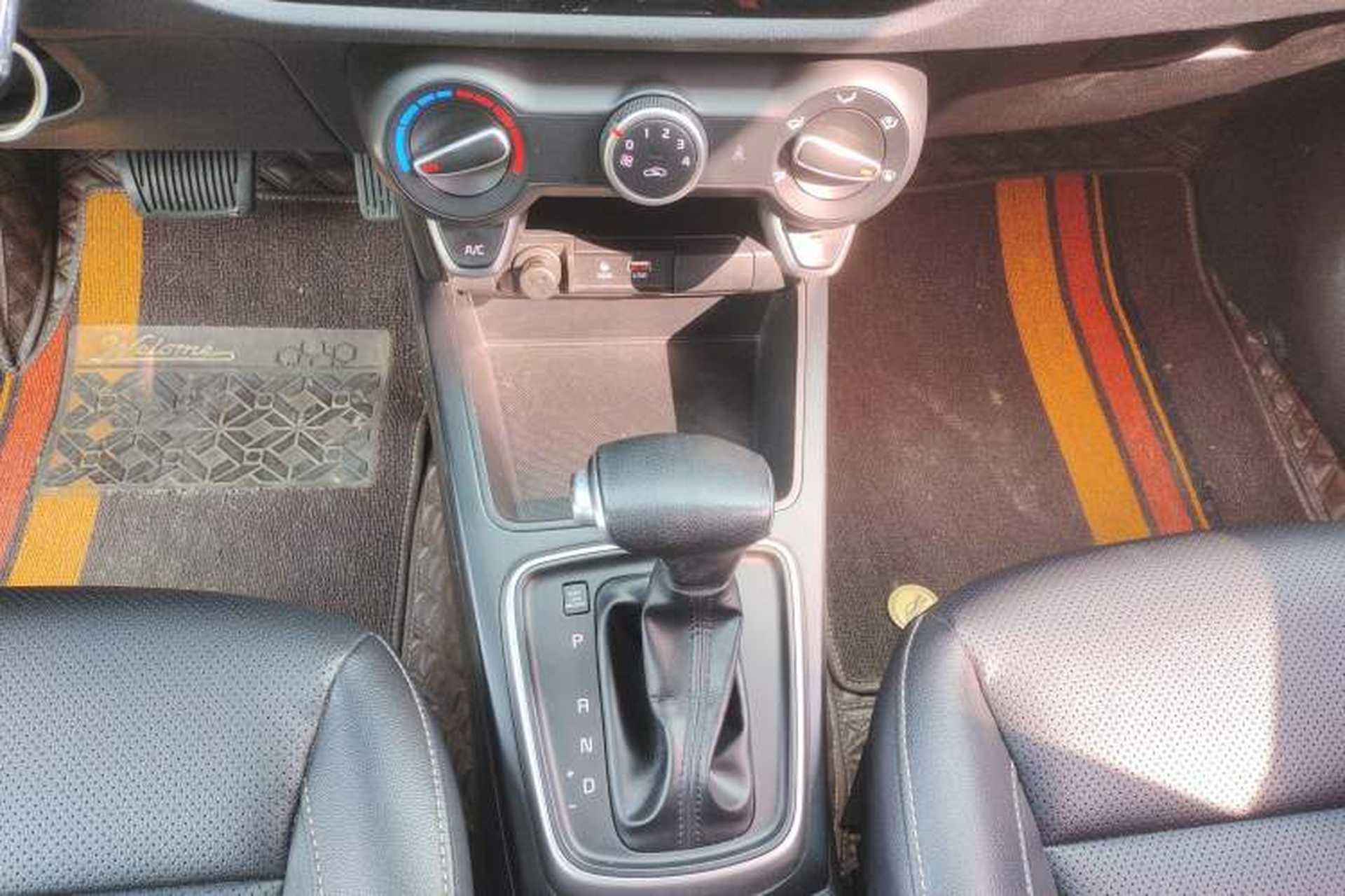 Used Kia K2 2017 Sedan 1.4L Automatic Transmission 15th Anniversary Special Edition GLS Gear Lever