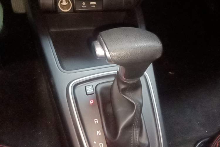 Used Kia K2 2017 Sedan 1.4L Automatic GLS Gear Lever