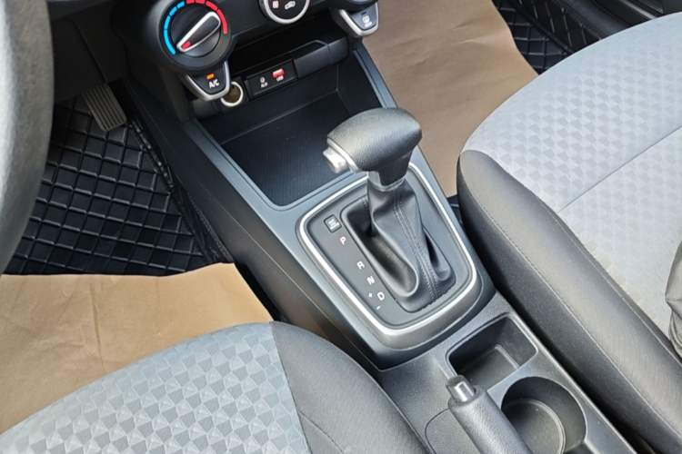 Used Kia K2 2017 Sedan 1.4L Automatic GLS Gear Lever