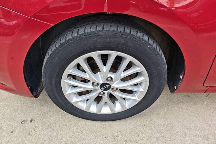 Used Kia K2 2017 Sedan 1.4L Automatic GLS Left Front Wheel Hub