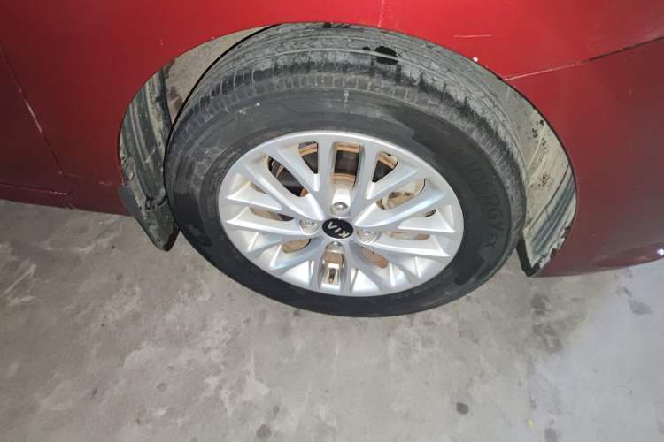 Used Kia K2 2017 Sedan 1.4L Automatic GLS Right Front Wheel Hub