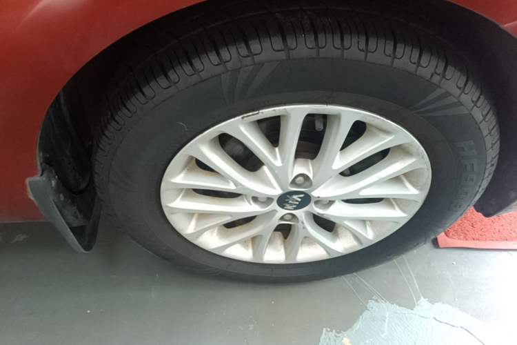 Used Kia K2 2017 Sedan 1.4L Automatic GLS Right Front Wheel Hub