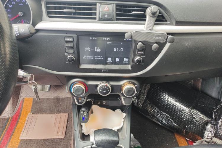 Used Kia K2 2017 Sedan 1.4L Automatic GLS Audio And AC Panel
