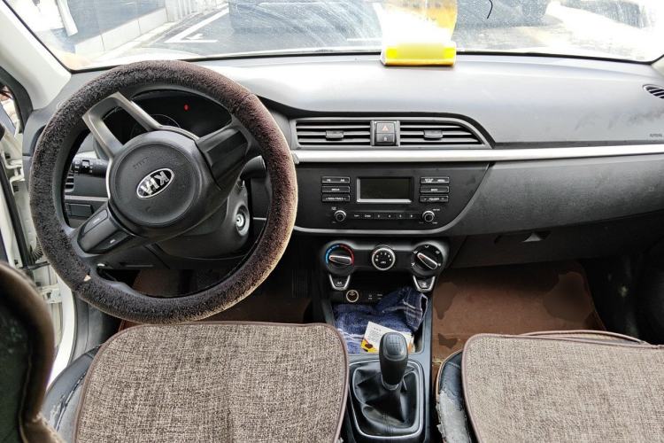 Used Kia K2 2017 Sedan 1.4L Manual Transmission GLS Center Console