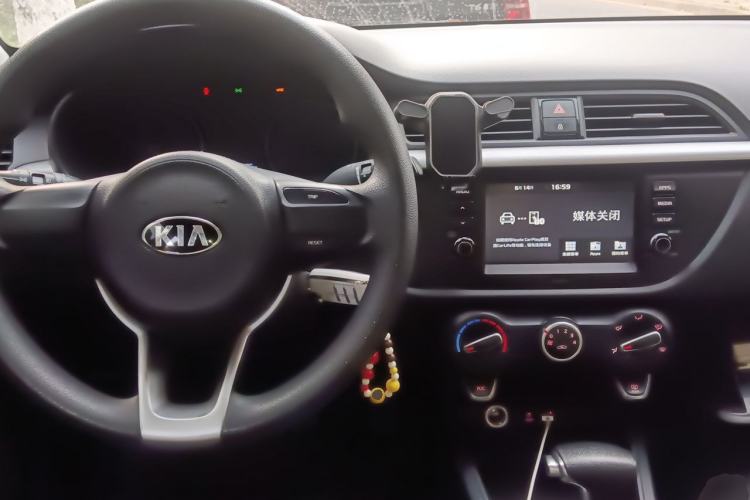 Used Kia K2 2017 Sedan 1.4L Automatic GLS Center Console