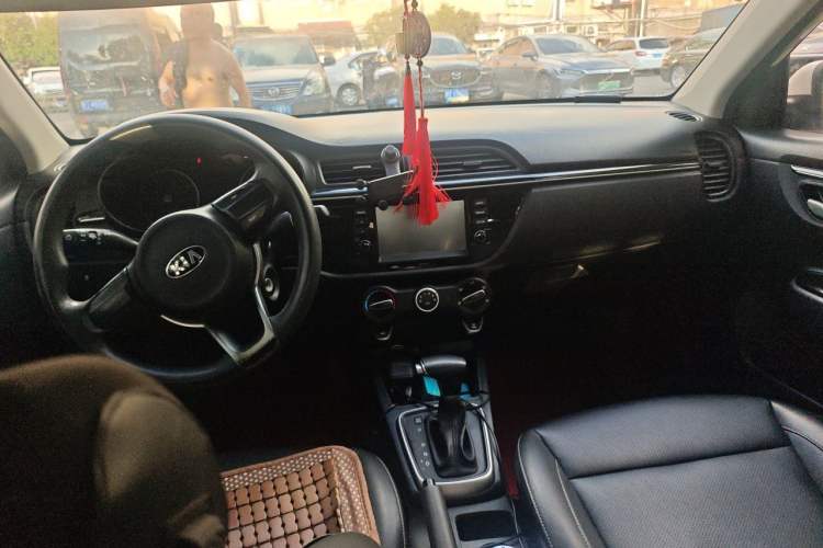Used Kia K2 2017 Sedan 1.4L Automatic Transmission 15th Anniversary Special Edition GLS Center Console