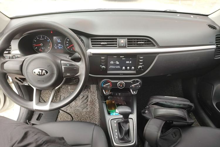 Used Kia K2 2017 Sedan 1.4L Automatic GLS Center Console
