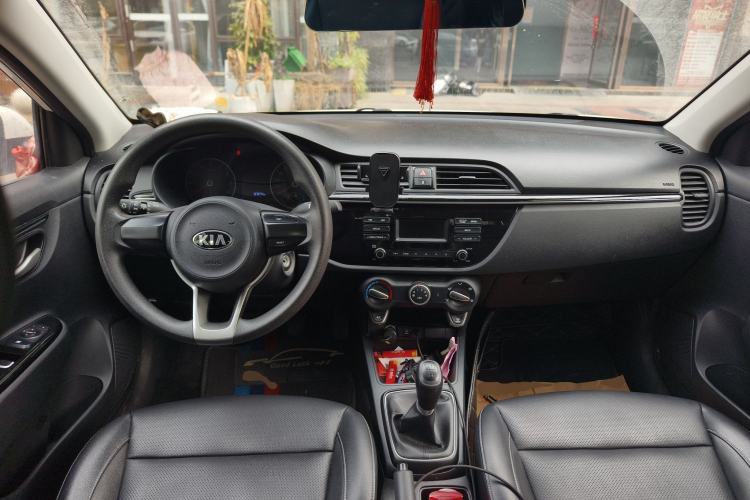 Used Kia K2 2017 Sedan 1.4L Manual Transmission 15th Anniversary Special Edition GLS Center Console