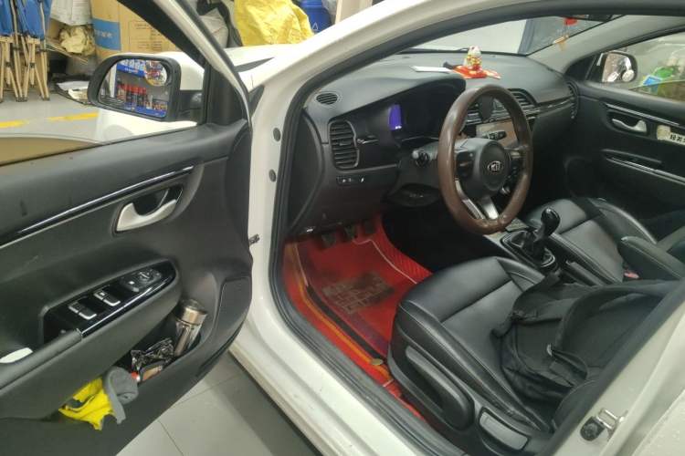 Used Kia K2 2017 Sedan 1.4L Manual Transmission 15th Anniversary Special Edition GLS Driver Seat