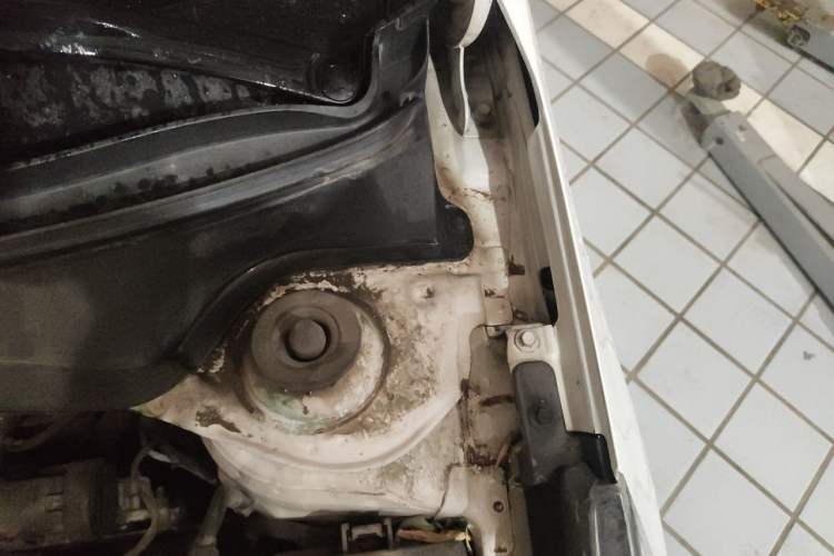Used Kia K2 2017 Sedan 1.6L AT Premium Engine Bay Left