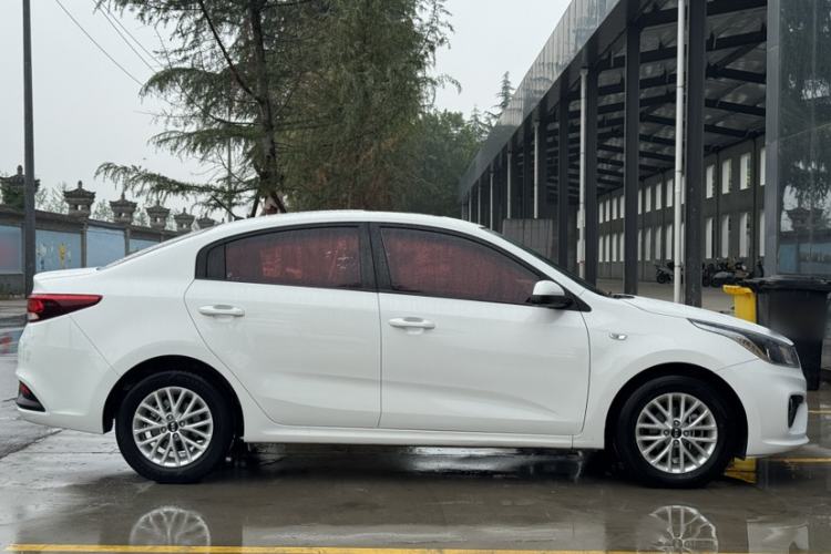 Used Kia K2 2017 Sedan 1.4L Automatic Transmission 15th Anniversary Special Edition GLS Exterior 2