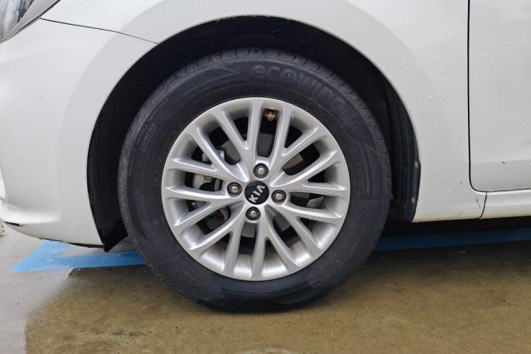 Used Kia K2 2017 Sedan 1.4L Manual Transmission GLS Exterior 3