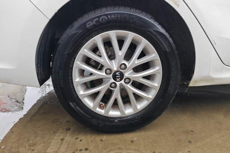 Used Kia K2 2017 Sedan 1.4L Manual Transmission GLS Exterior 4