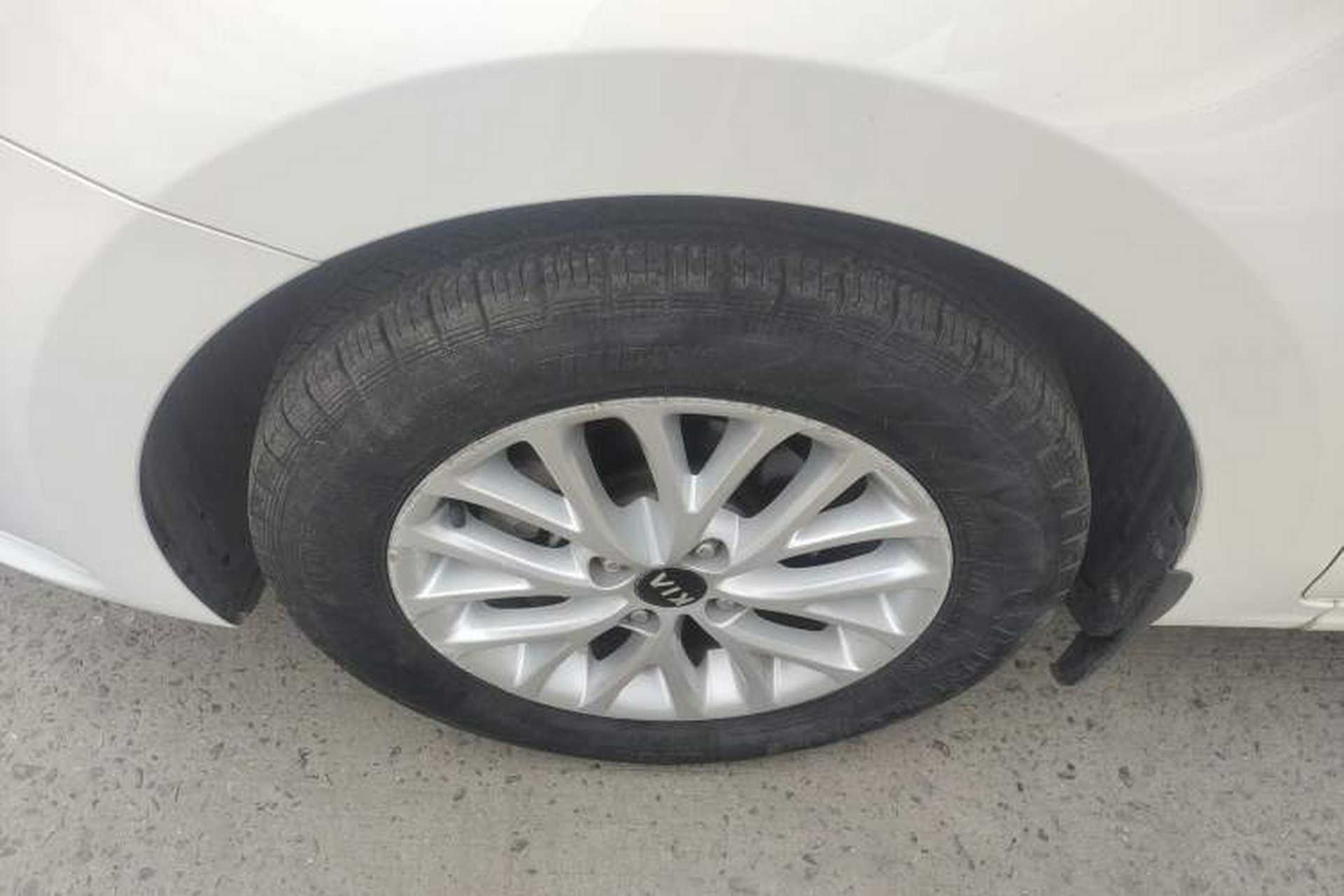 Used Kia K2 2017 Sedan 1.4L Manual Transmission 15th Anniversary Special Edition GLS Exterior 4