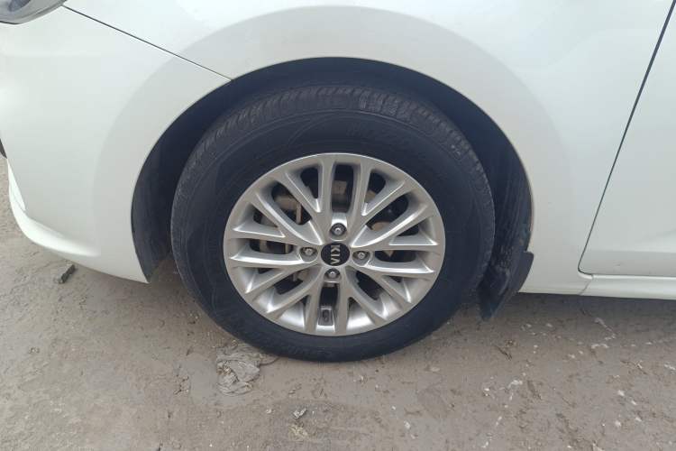 Used Kia K2 2017 Sedan 1.4L Manual Transmission GLS Exterior 4