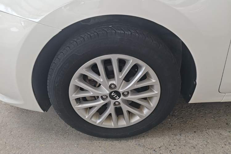Used Kia K2 2017 Sedan 1.4L Automatic Transmission 15th Anniversary Special Edition GLS Exterior 4