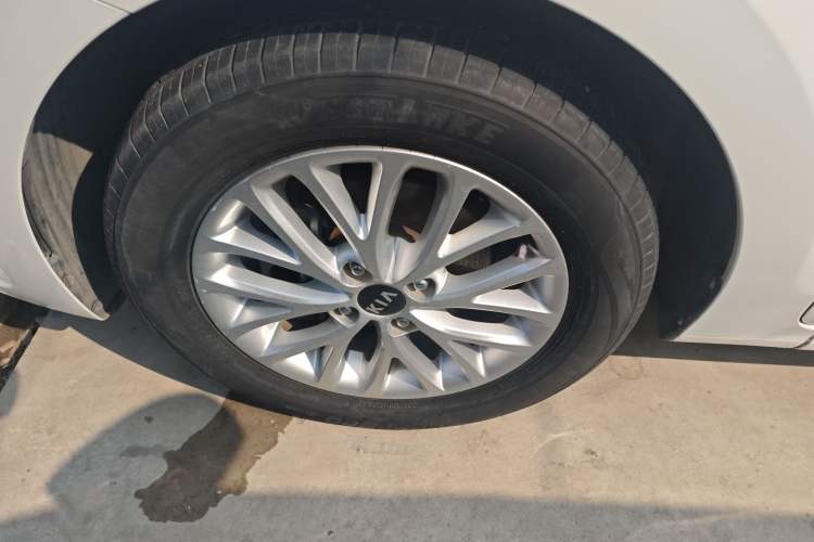 Used Kia K2 2017 Sedan 1.4L Automatic Transmission 15th Anniversary Special Edition GLS Exterior 4