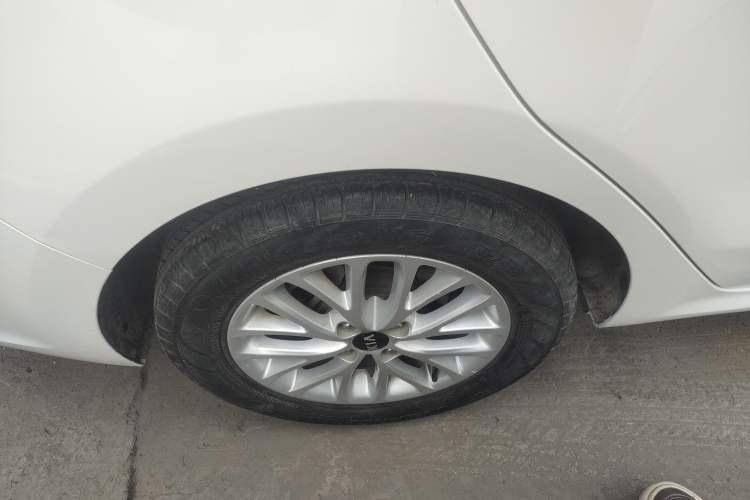 Used Kia K2 2017 Sedan 1.4L Manual Transmission 15th Anniversary Special Edition GLS Exterior 5