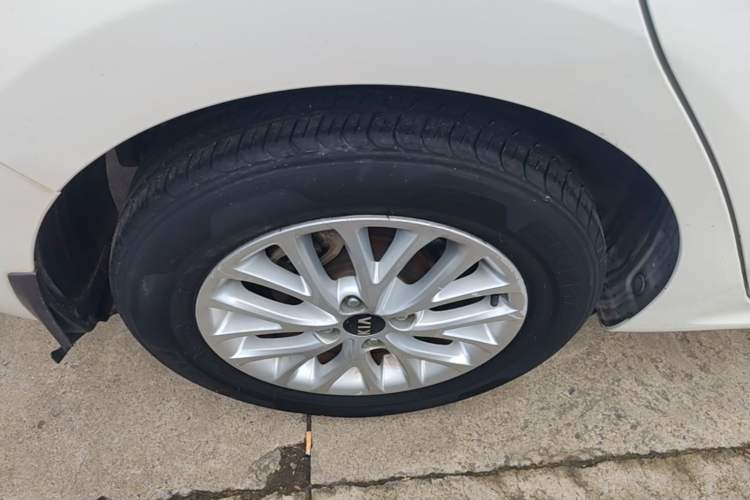 Used Kia K2 2017 Sedan 1.4L Automatic GLS Exterior 5