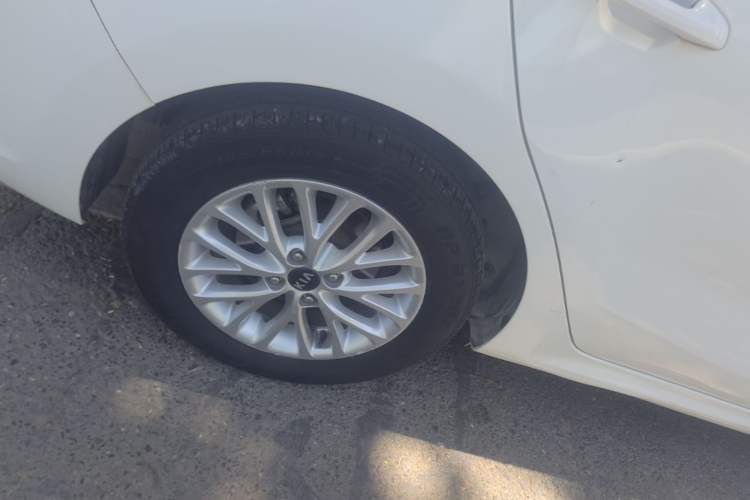 Used Kia K2 2017 Sedan 1.4L Automatic GLS Exterior 5