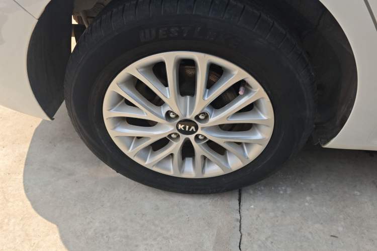 Used Kia K2 2017 Sedan 1.4L Automatic Transmission 15th Anniversary Special Edition GLS Exterior 5