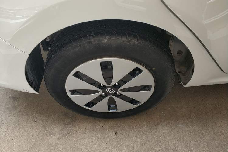 Used Kia K2 2017 Sedan 1.4L Automatic GLS Exterior 8