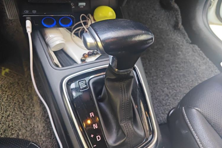 Used Kia K2 2017 Sedan 1.6L AT Premium Gear Lever